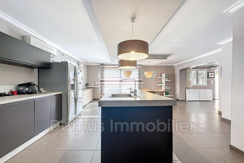 Maison - 200 m² - 7 pièces