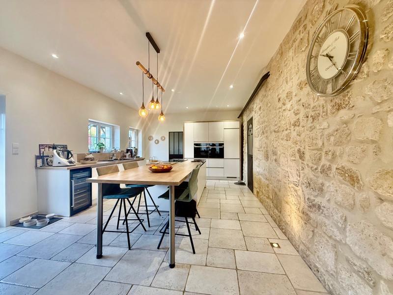 Maison - 270 m² - 7 pièces