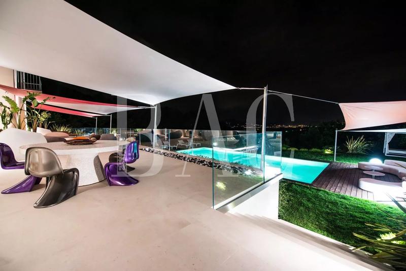 Propriété - 650 m² - 15 pièces