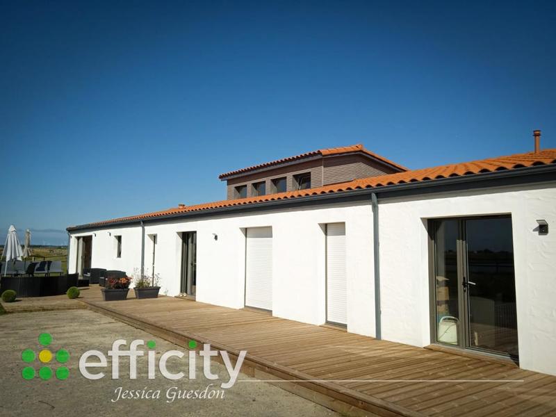 Maison - 270 m² - 11 pièces