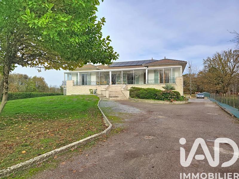 Maison - 330 m² - 13 pièces