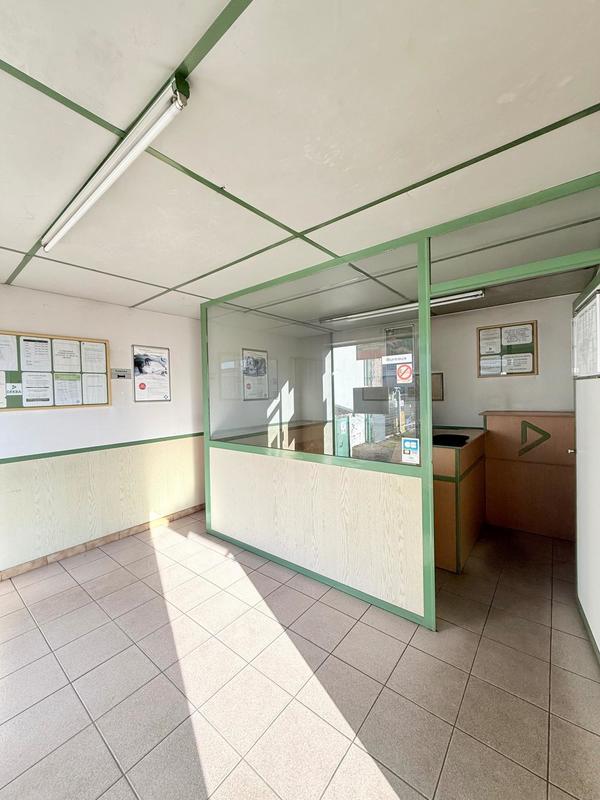 Local commercial - 219 m² - 5 pièces