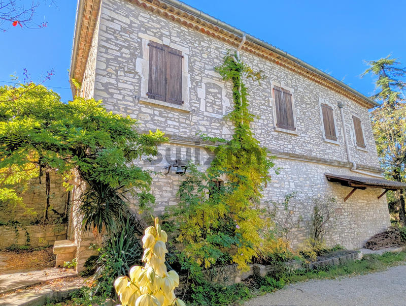 Maison - 479 m² - 15 pièces