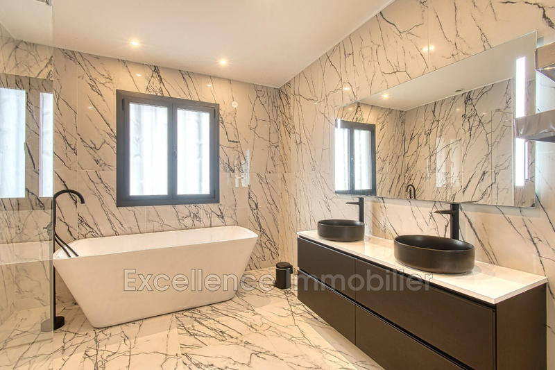 Propriété - 235 m² - 8 pièces