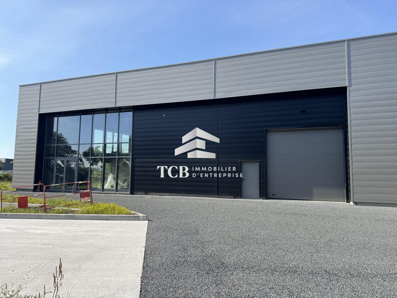 Local d'activités - 830 m²