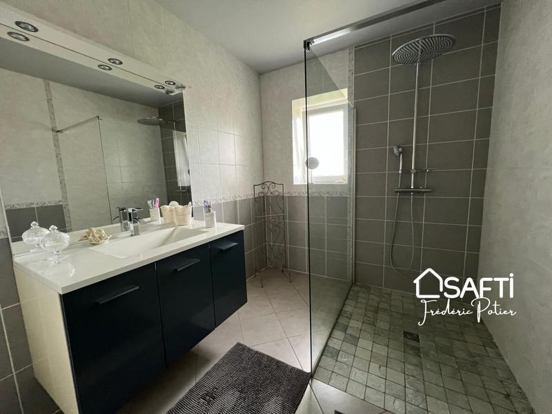 Maison - 275 m² - 9 pièces