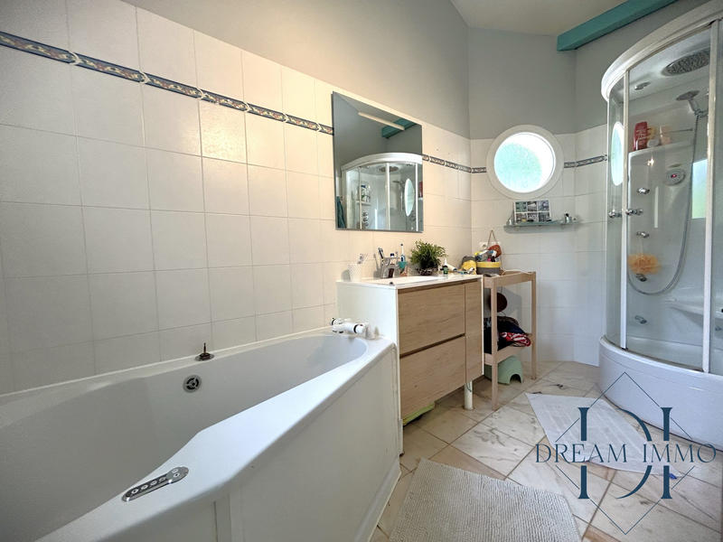 Maison traditionnelle - 143 m² - 5 pièces