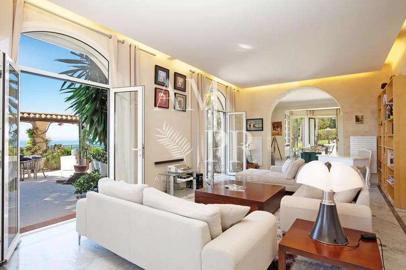 Villa - 355 m² - 8 pièces