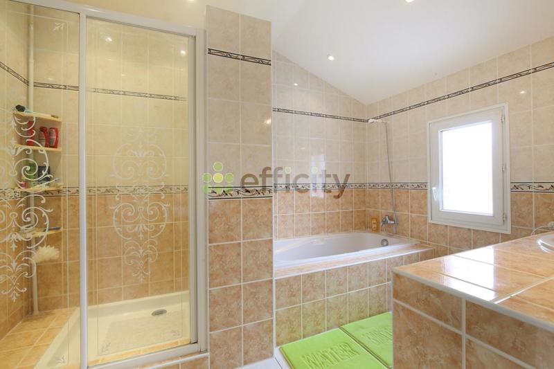 Maison - 196 m² - 6 pièces