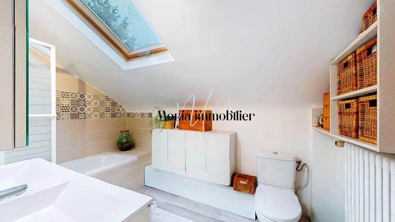 Pavillon - 160 m² - 7 pièces