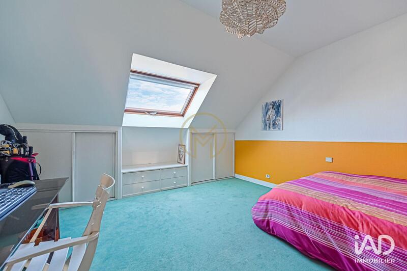 Maison - 220 m² - 8 pièces