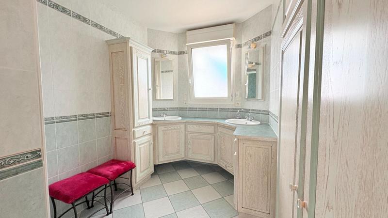 Maison - 200 m² - 5 pièces