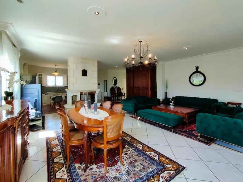 Maison - 170 m² - 7 pièces