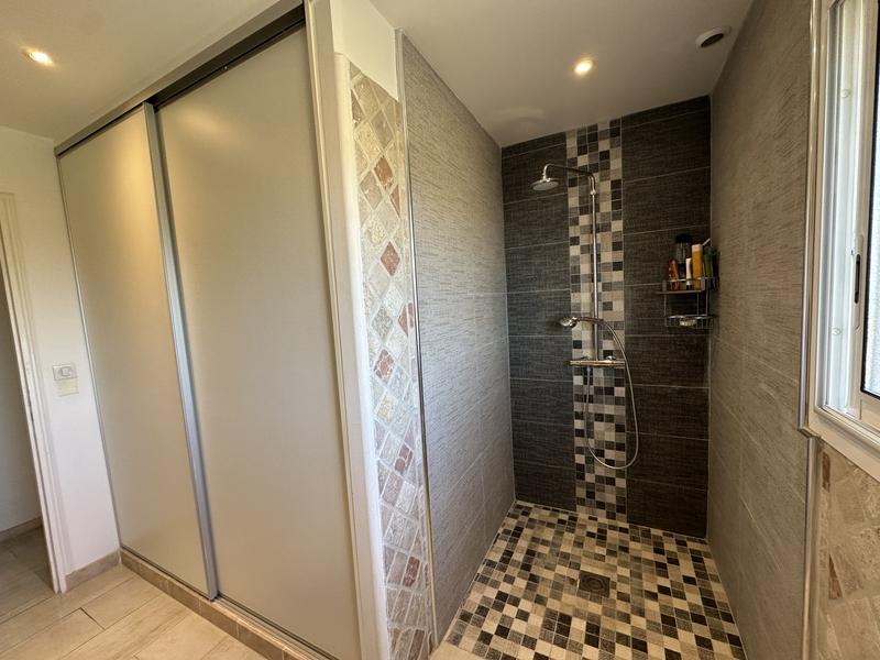 Maison - 220 m² - 10 pièces