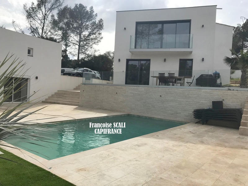 Maison - 238 m² - 7 pièces