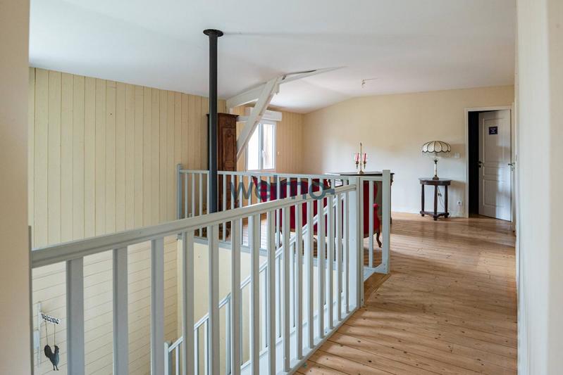 Maison - 230 m² - 7 pièces