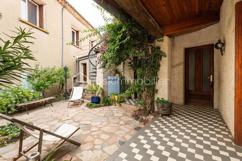 Demeure - 201 m² - 8 pièces