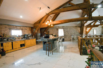 Maison - 343 m² - 10 pièces