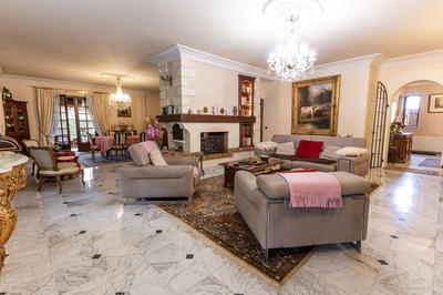 Maison - 280 m² - 7 pièces