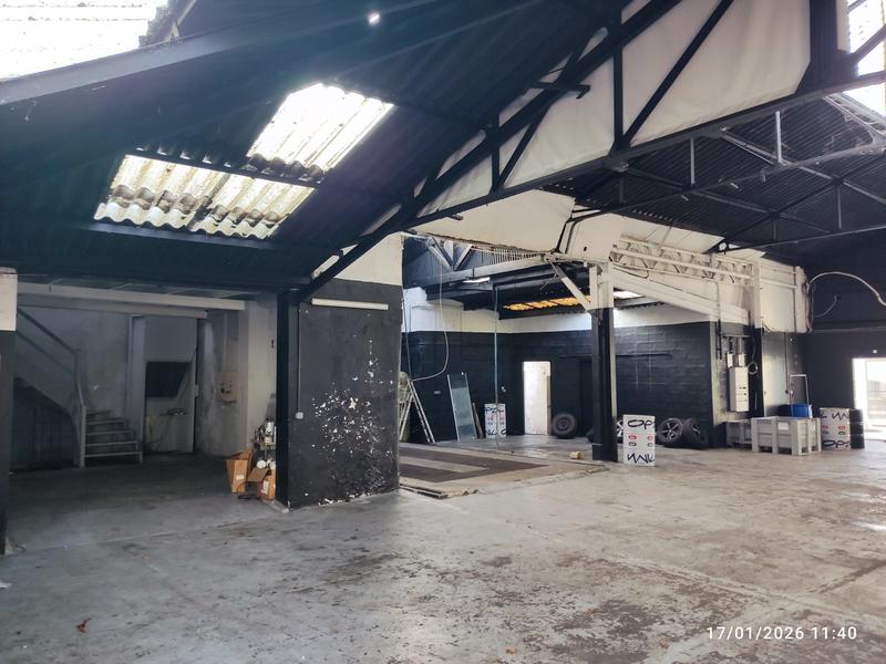 Local commercial - 998 m² - 4 pièces