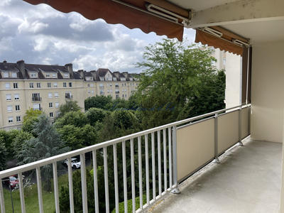 Appartement - 99 m² - 5 pièces