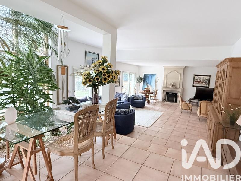 Maison - 261 m² - 8 pièces