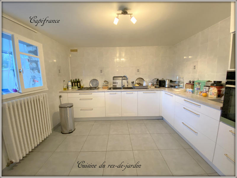 Maison - 250 m² - 9 pièces