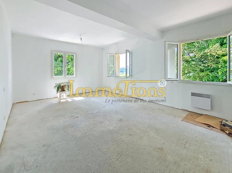 Maison - 330 m² - 9 pièces