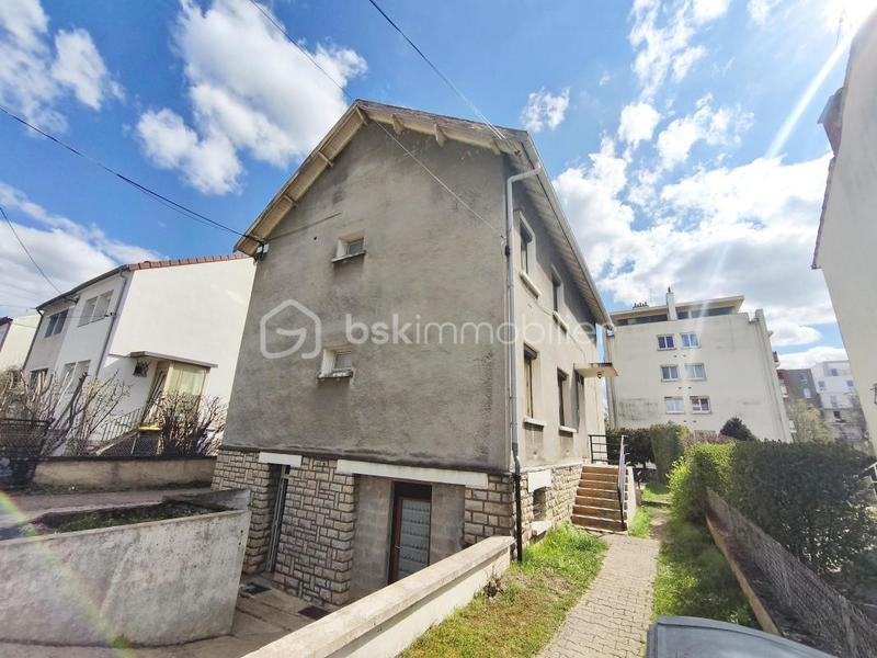 Maison en pierre - 270 m² - 13 pièces