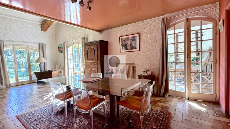 Maison - 240 m² - 7 pièces