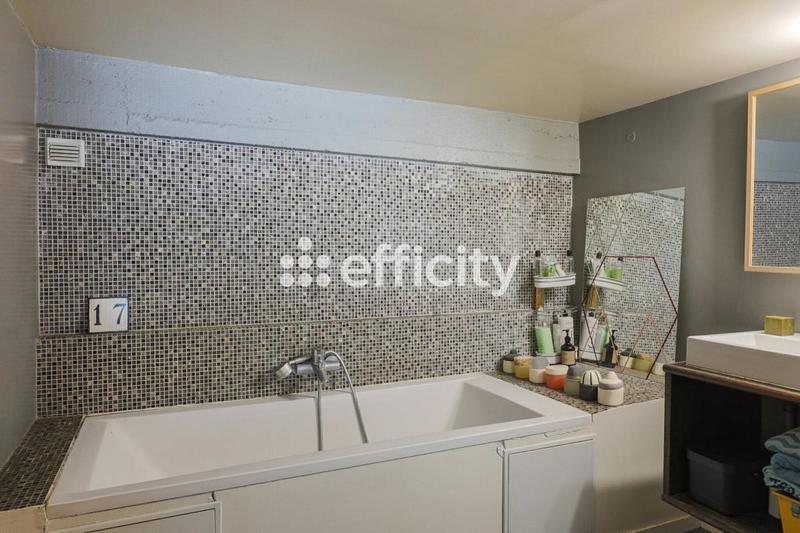 Loft - 196 m² - 5 pièces