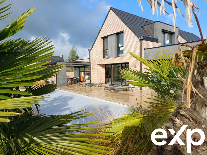 Maison - 250 m² - 6 pièces