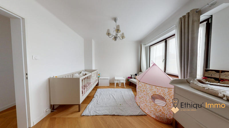 Maison - 210 m² - 6 pièces