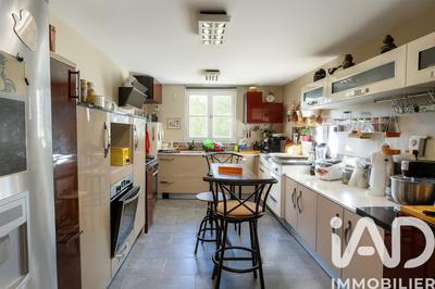 Maison - 215 m² - 8 pièces