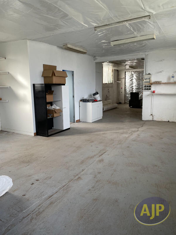 Local commercial - 149 m² - 3 pièces