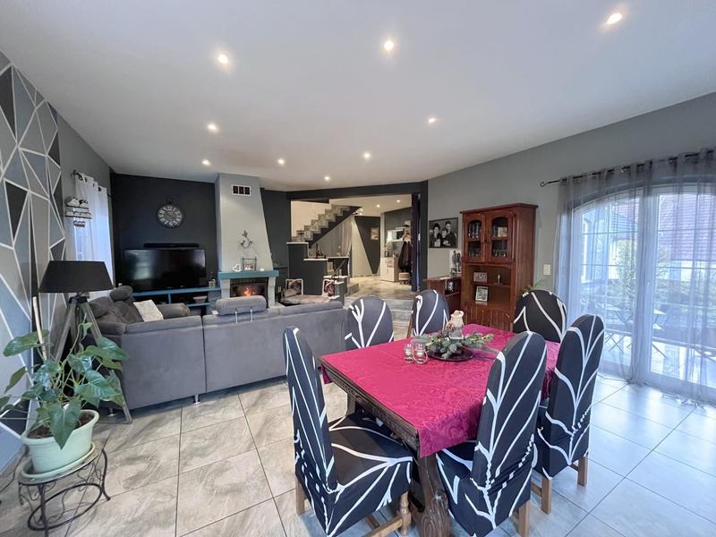 Maison - 250 m² - 9 pièces