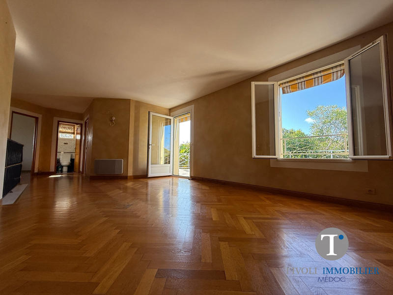 Maison - 237 m² - 8 pièces