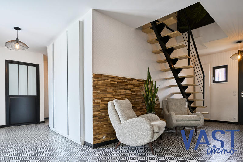 Maison - 217 m² - 6 pièces