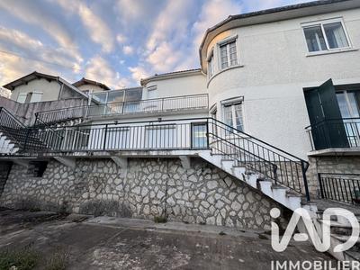 Maison - 250 m² - 8 pièces