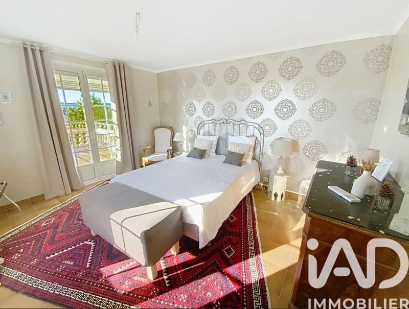 Maison - 260 m² - 7 pièces