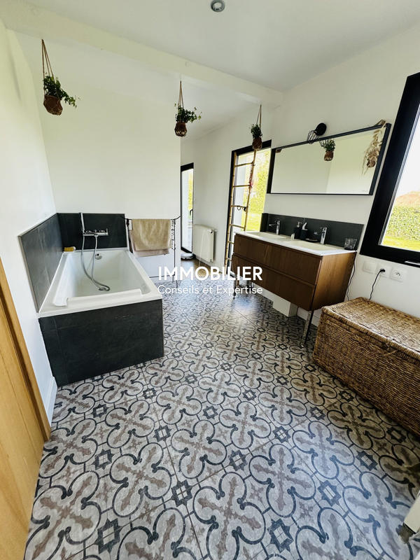 Maison - 332 m² - 11 pièces