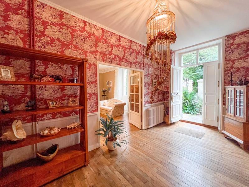 Propriété - 236 m² - 7 pièces