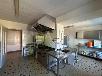 Immeuble - 150 m² - 35 pièces