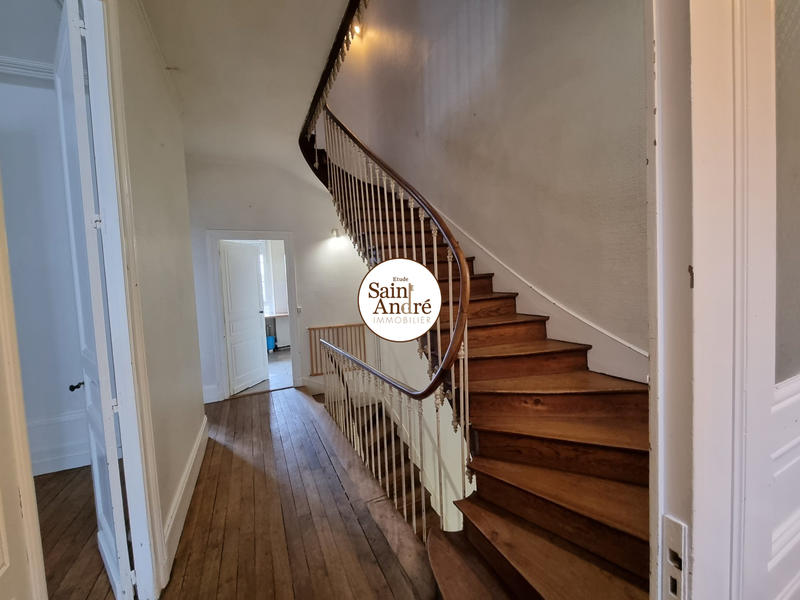 Maison - 200 m² - 8 pièces