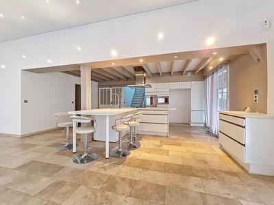 Maison - 219 m² - 7 pièces