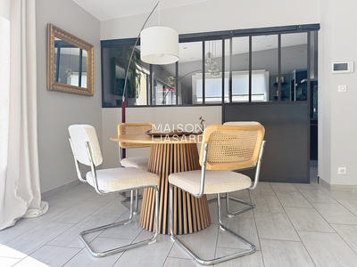 Maison contemporaine - 202 m² - 7 pièces