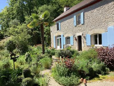 Propriété - 225 m² - 9 pièces