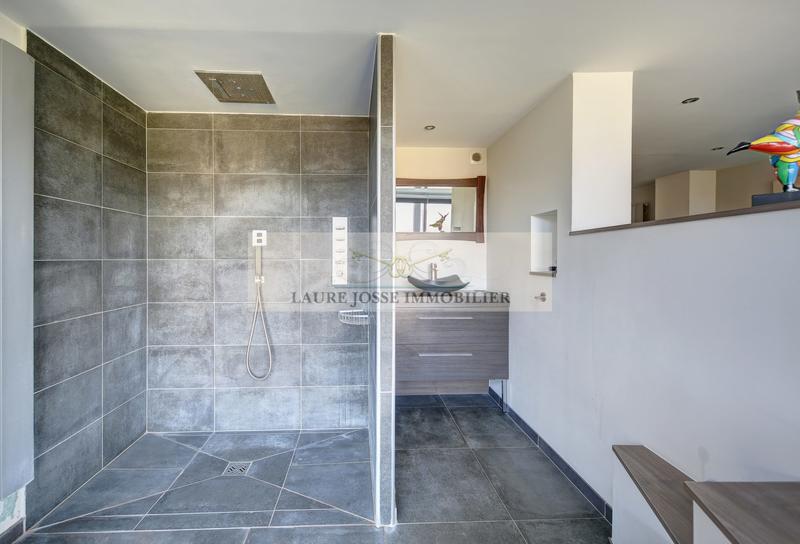 Maison contemporaine - 366 m² - 12 pièces