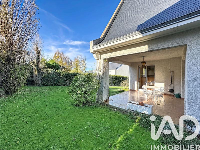 Maison - 239 m² - 9 pièces