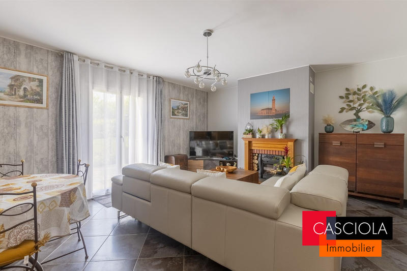 Maison - 212 m² - 9 pièces